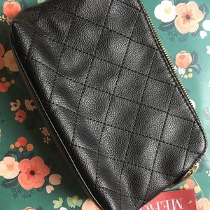 Black clutch